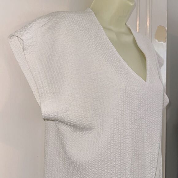 Vintage 70s/80s Catalina White Textured Cap Sleeve V Neck Top with Ribbed Hem - Picture 5 of 8